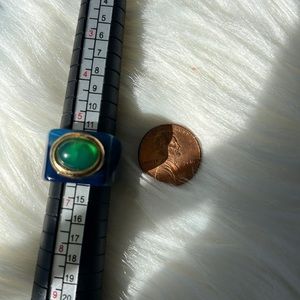 2 tone blue resin ring with green stone -size 6